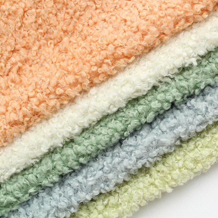 لماذا أصبح القماش الصوفي هو القماش المفضل للملابس والديكورات الداخلية الفاخرة؟